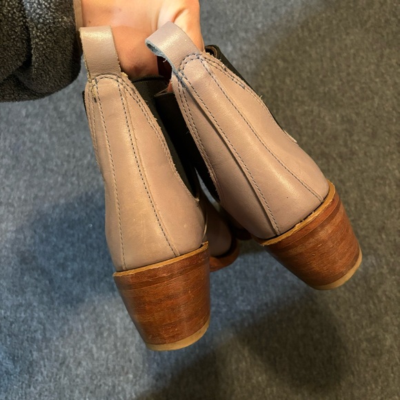 Red Wing Heritage Style 3474 Harriet Taupe Grey Chelsea heeled boot - Picture 4 of 7